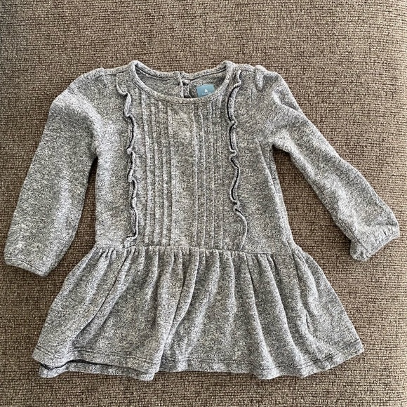 4/20 Baby Gap 2T ruffles grey knit sweater dress or top - Picture 1 of 6
